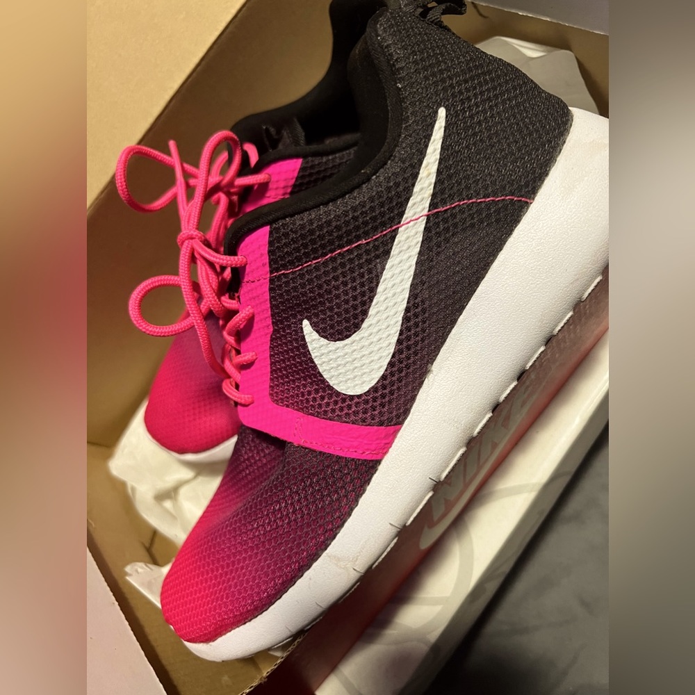 NIKE ROSHE RUNS